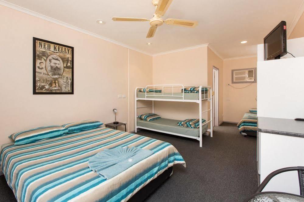 Wentworth Central Motor Inn Екстер'єр фото