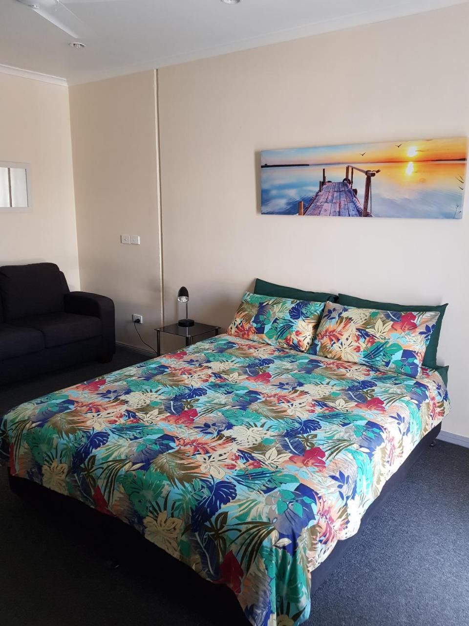 Wentworth Central Motor Inn Екстер'єр фото